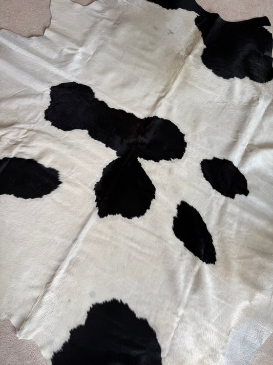 Hide #005 Black & White Cowhide Rental